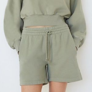 NWOT Aritzia Tna COZY FLEECE BOYFRIEND 5" SWEATSHORT